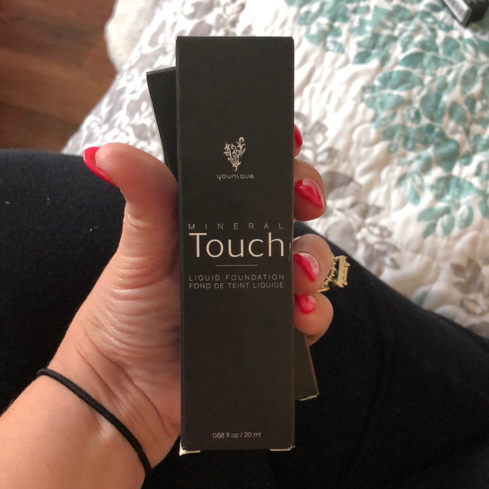 Younique mineral touch liquid foundation